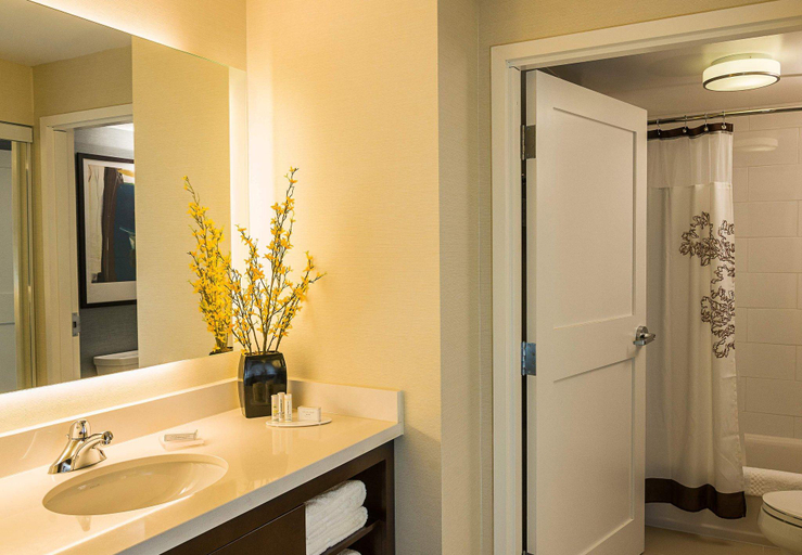 Bathroom 5, Residence Inn by Marriott Ottawa Airport, Ottawa