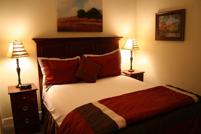Bedroom 4, Georgia Gameday Center, Clarke