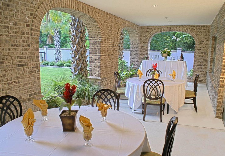 Food & Drinks 5, Courtyard Charleston Mt. Pleasant, Charleston
