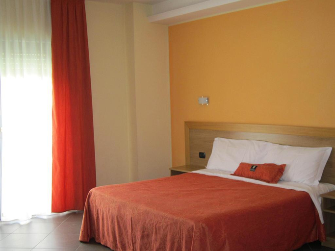Bedroom 2, Manhattan Village Hotel, L'Aquila