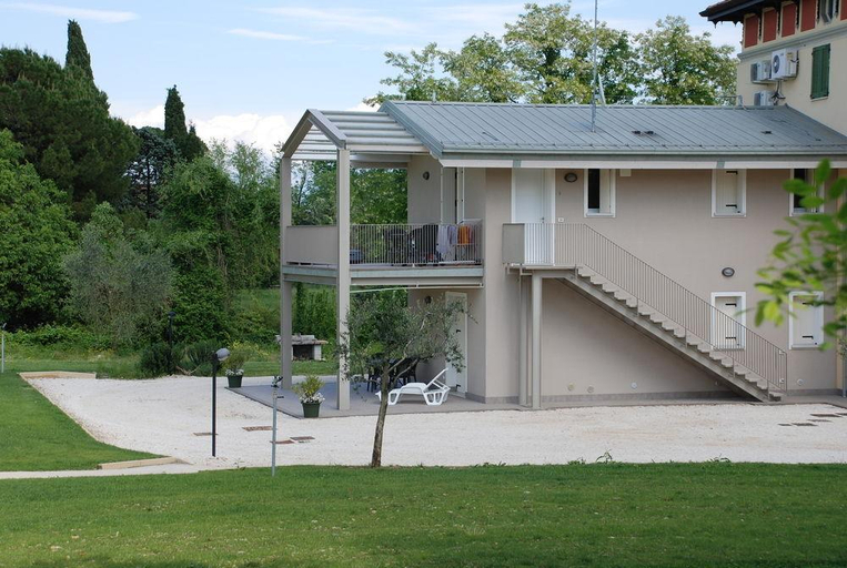 Exterior & Views 2, Appartamenti Esmera, Brescia