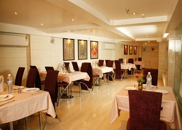 Food & Drinks, Palm D'Or, Delhi