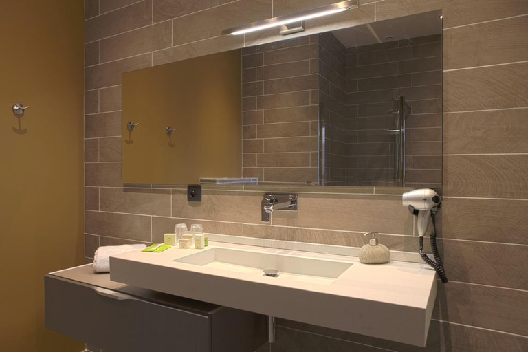 Bathroom 4, Auberge du Vigneron, Aude
