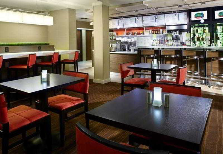 Food & Drinks 5, Courtyard Tulsa Central, Tulsa