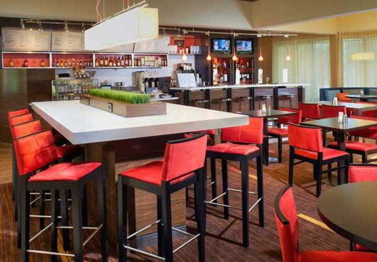 Food & Drinks 5, Courtyard Chicago Naperville, Dupage