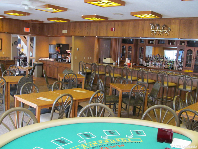 Food & Drinks 4, Expressway Suites, Burleigh