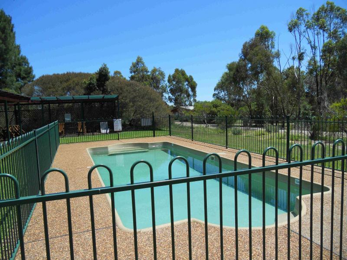 Exterior & Views 2, Twin Trees Country Cottages, Cessnock