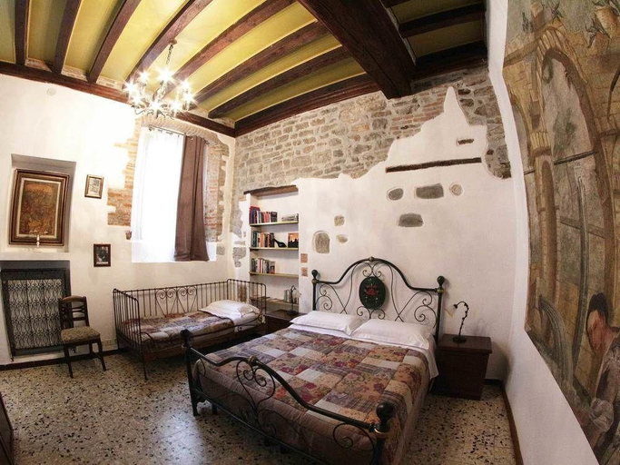 Others, Casa Mario Lupo, Bergamo