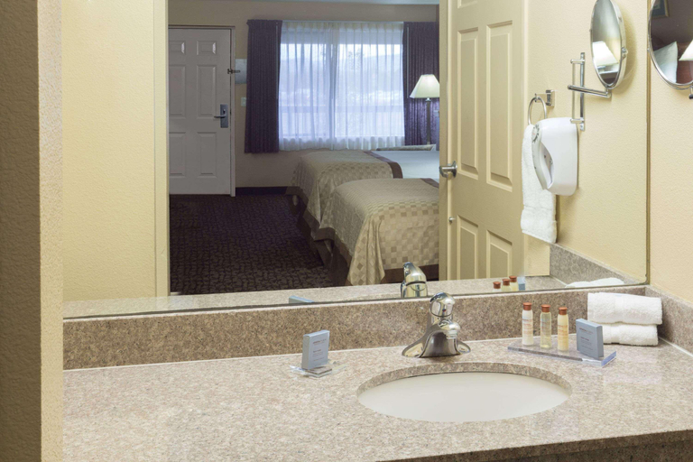 Bathroom 4, Hawthorn Suites by Wyndham Napa Valley, Napa