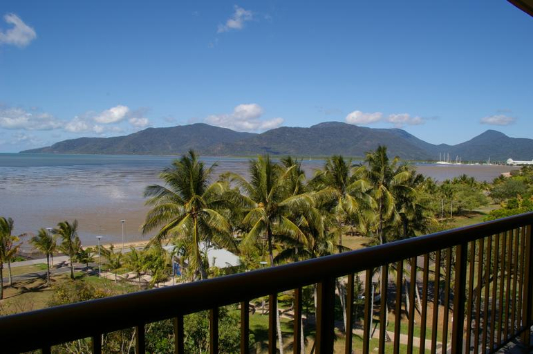 Exterior & Views 2, Coral Towers Holiday Apartments, Cairns