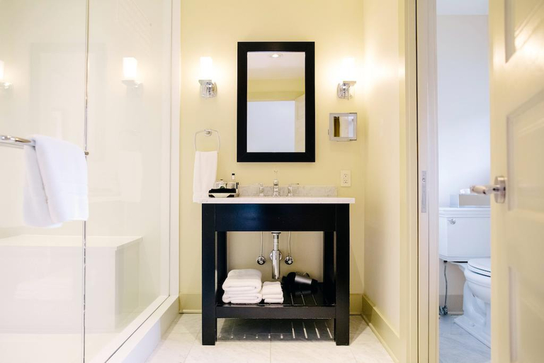 Bathroom 4, Stonehurst Place, Atlanta