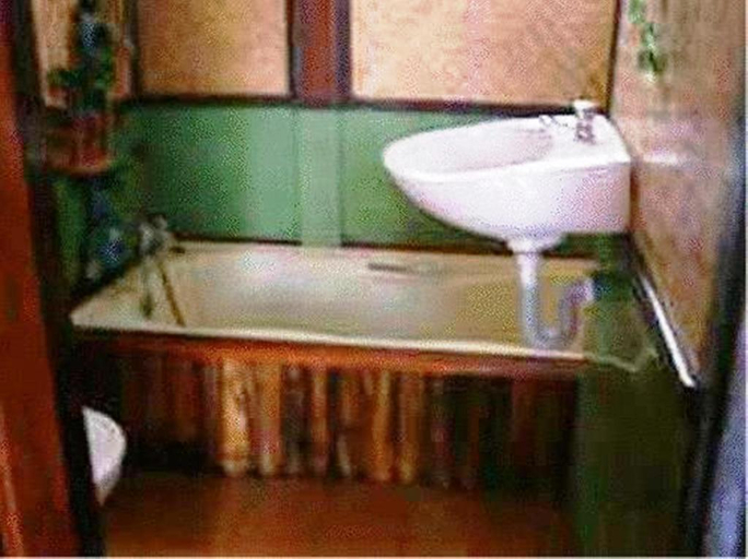 Bathroom 3, Sam's House Guesthouse, Muang Kanchanaburi