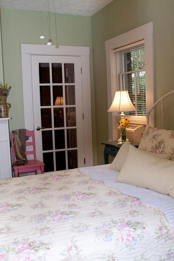 Bedroom, 1861 Inn, Clermont