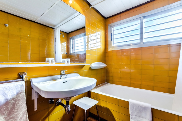Bathroom 5, Augusta, Barcelona