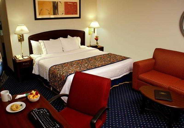 Bedroom 3, Spark by Hilton Birmingham Colonnade, Jefferson