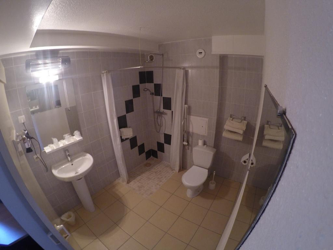 Bathroom 5, L'Escale D'Alès, Gard