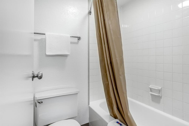 Bathroom 4, Motel 6 Framingham, MA - Boston West, Middlesex