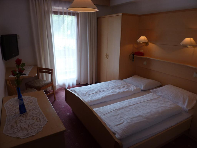 Bedroom 4, Hotel Stilfserhof, Bolzano