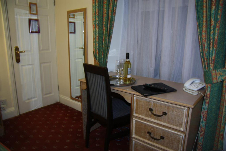 Bedroom 4, Admiral Hotel at Park Avenue, London
