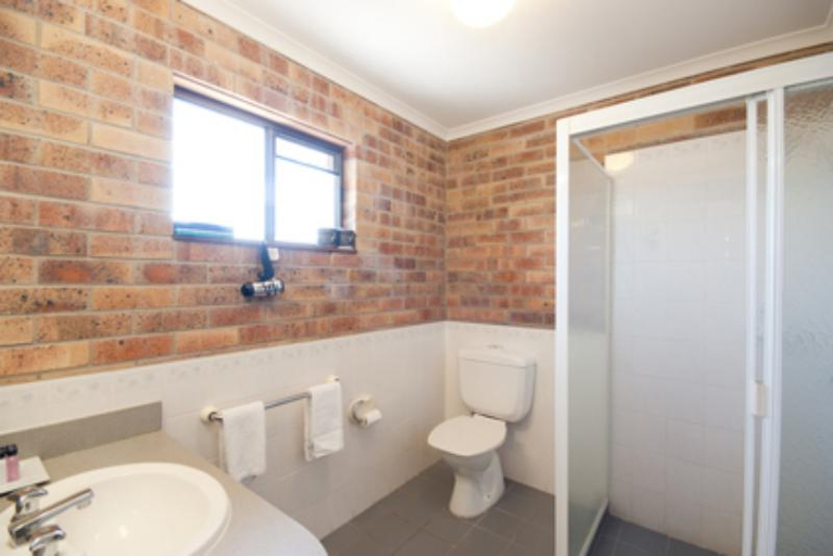 Bathroom 4, Allan Cunningham Motel, Toowoomba - South-East