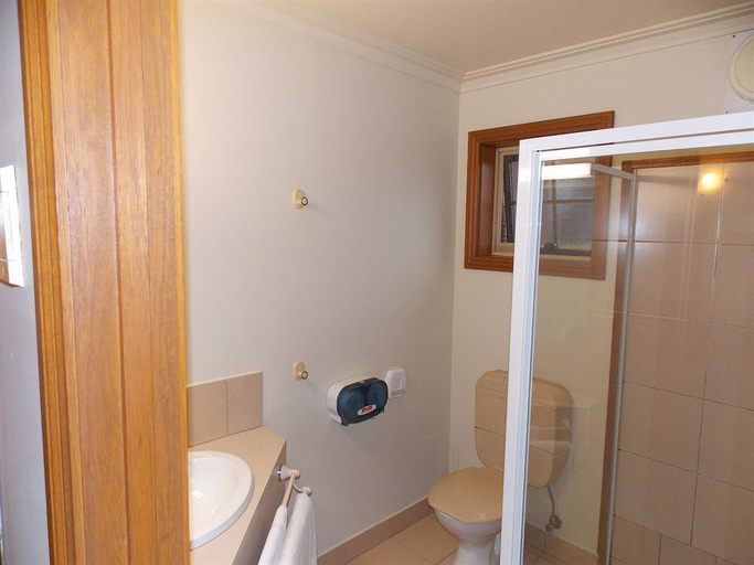 Bathroom 4, Bell Motel, Melbourne