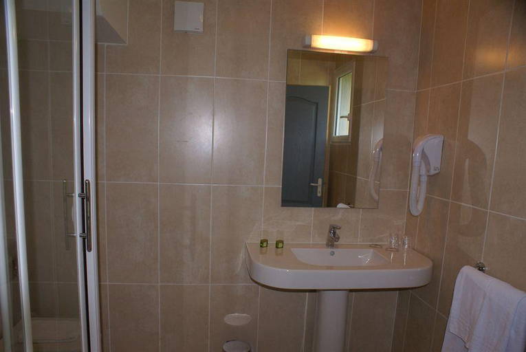Bathroom 4, Hotel Restaurant La Verperie, Dordogne
