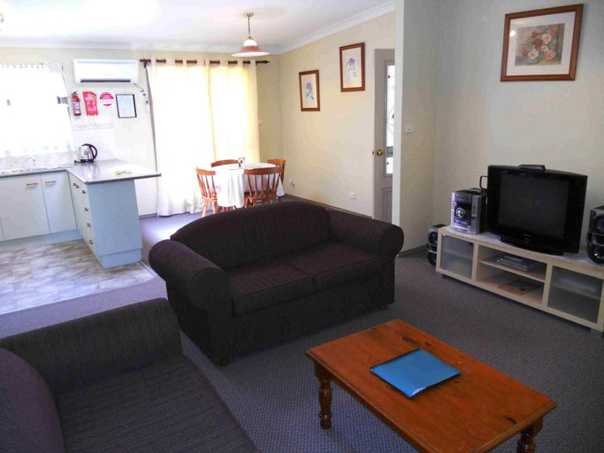 Public Area 3, Twin Trees Country Cottages, Cessnock