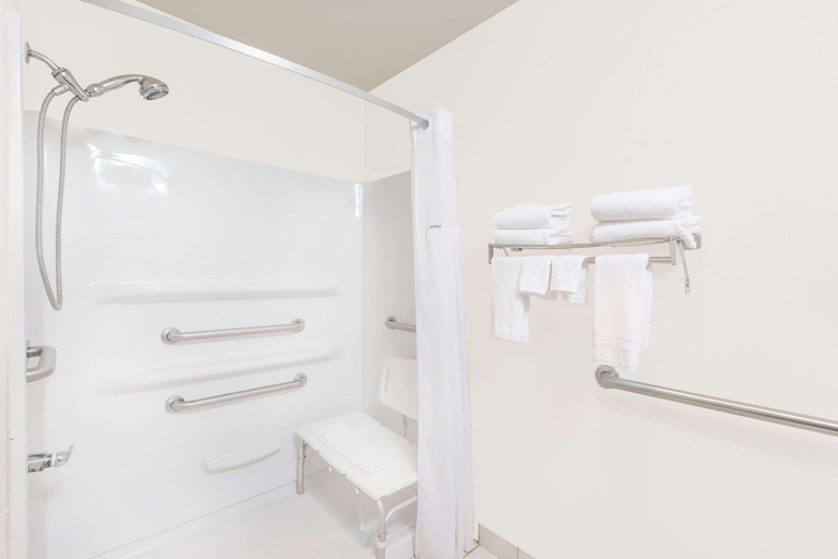 Bedroom 5, Baymont by Wyndham Kearney, Buffalo