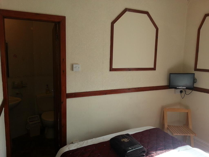 Bathroom 5, Lynwood Hotel, Blackpool