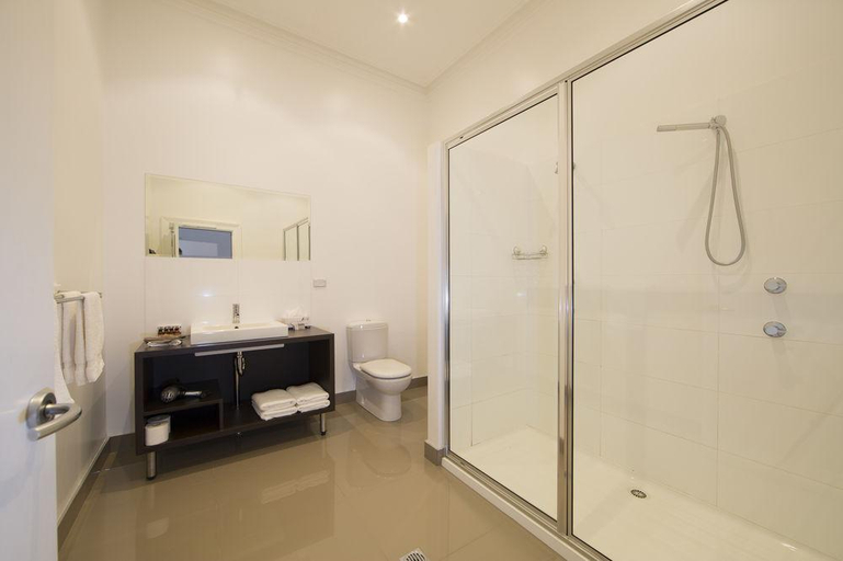Bathroom 4, The Ikon Hotel, Burnie - Pt A