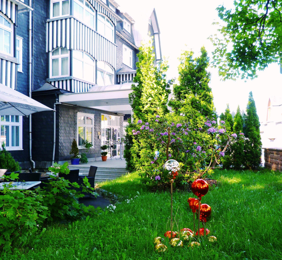 Exterior & Views