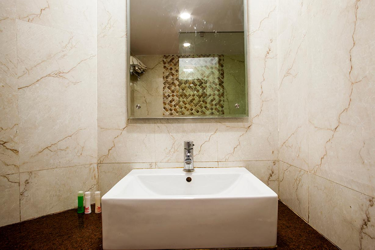 Bathroom 4, Hotel Shiva Continental, Dehradun