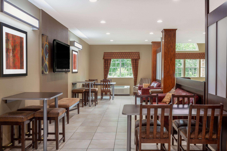 Food & Drinks 5, Microtel Inn & Suites By Wyndham Columbia/At Fort, Richland
