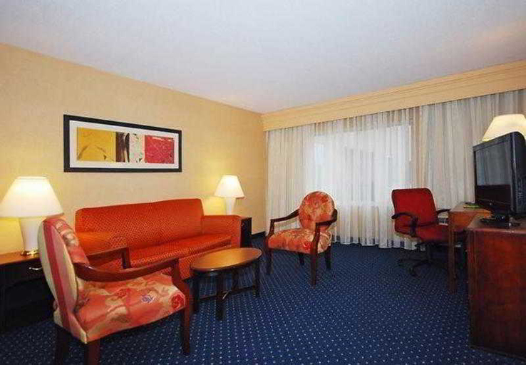 Public Area 2, Courtyard by Marriott Raynham, Bristol