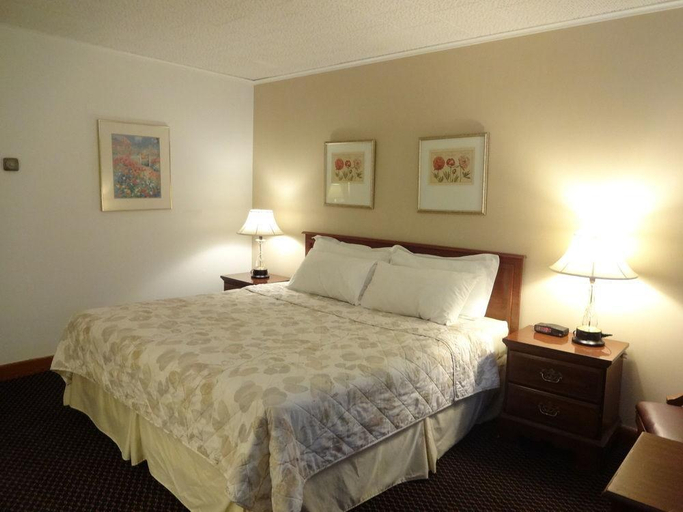 Bedroom 2, Gorham Motor Inn, Coos