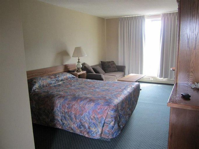 Bedroom 3, The Drake Inn, Division No. 15