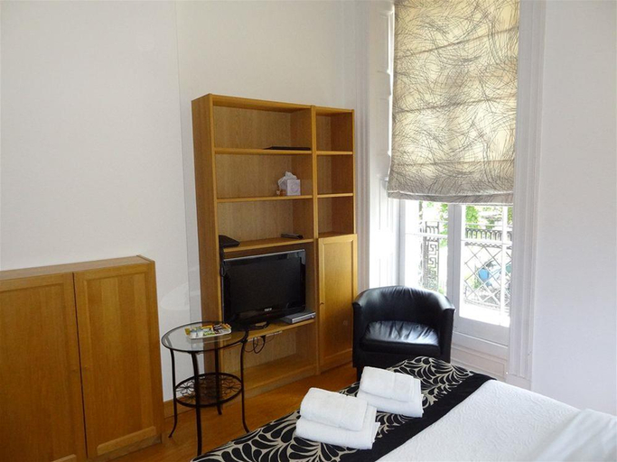 Others 5, Studios 2 Let Serviced Apartments, London