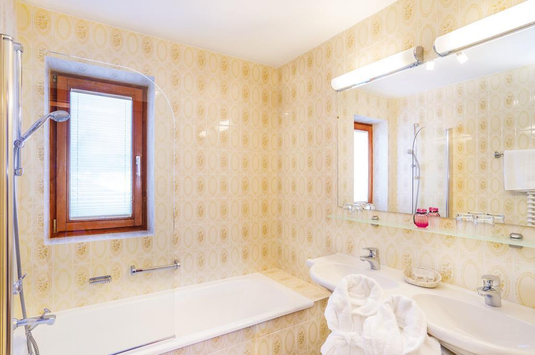 Bathroom 4, Sporthotel Pechtl, Reutte