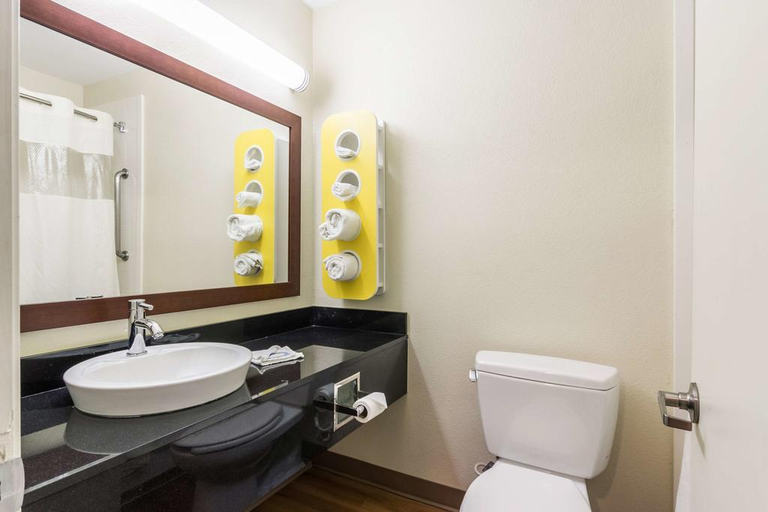 Bathroom 4, Motel 6 Brunswick NJ, Middlesex