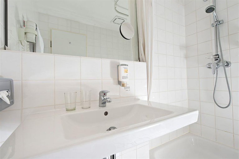 Bathroom 4, Sorat Hotel Brandenburg, Brandenburg an der Havel