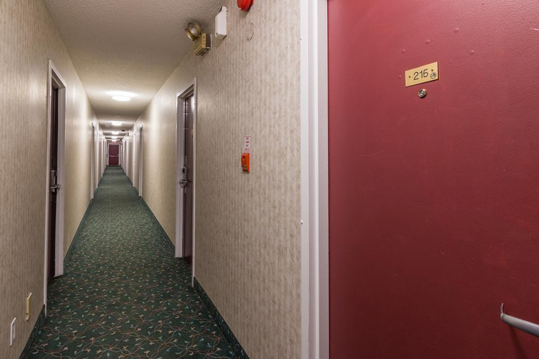 Public Area 2, Canadas Best Value Inn Chinook Station, Division No. 6