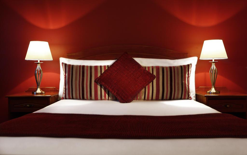 Bedroom 4, Dillons Hotel