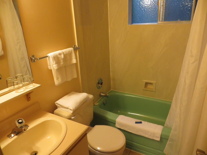 Bathroom 4, Robin Hood Inn and Suites, Capital