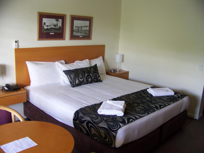 Bedroom 3, Hotel Kingsley, Hamilton
