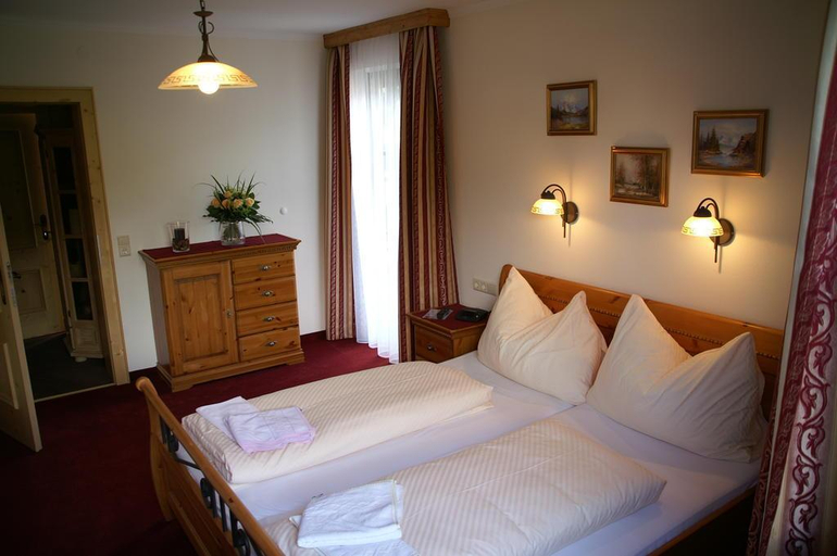 Bedroom 1, Pension Heidi, Zell am See