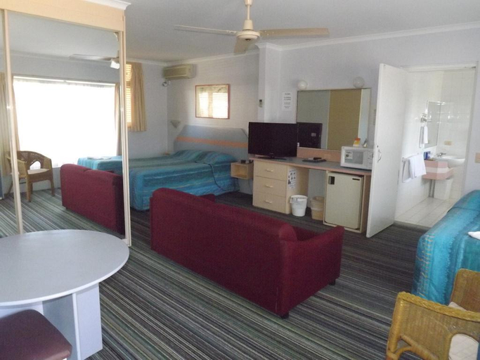 Others 5, Golden Sands Motor Inn, Great Lakes