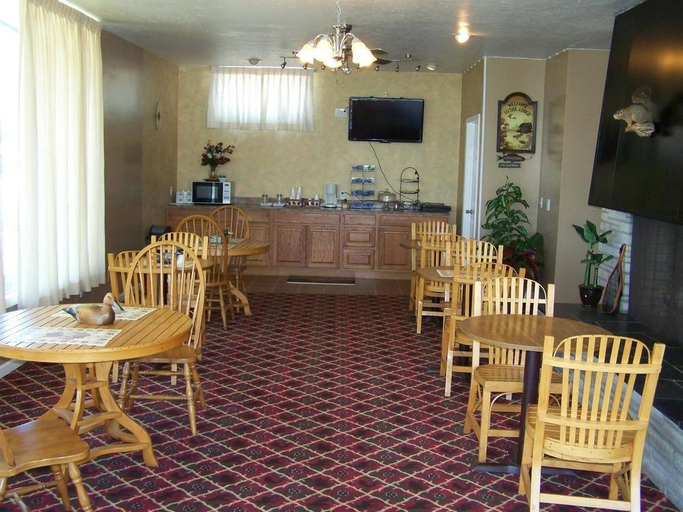 Food & Drinks 5, Lake Erie Lodge, Erie