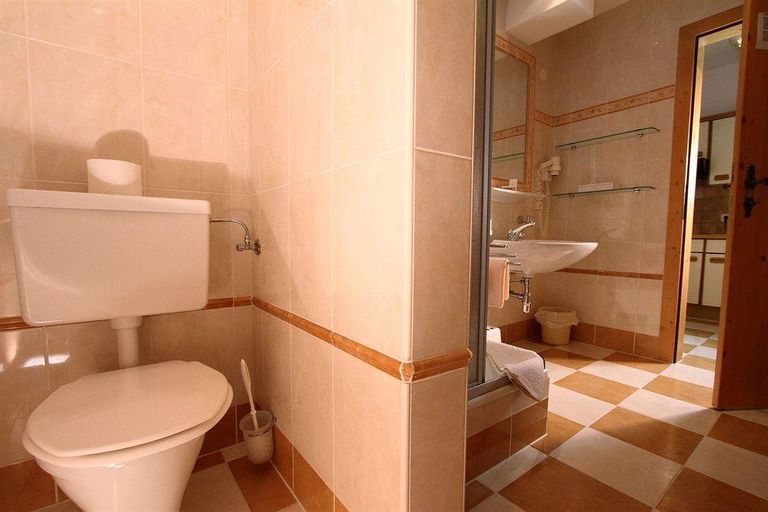 Bathroom 4, Landhaus Edelweiss, Imst