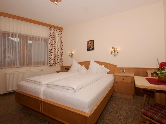 Bedroom 3, Pramstraller, Schwaz