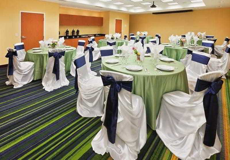Food & Drinks 5, Fairfield Inn & Suites Tulsa Southeast/Crossroads, Tulsa